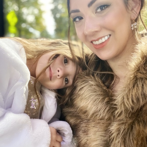 Meet your Posher, Katy - Picture 3 of 8